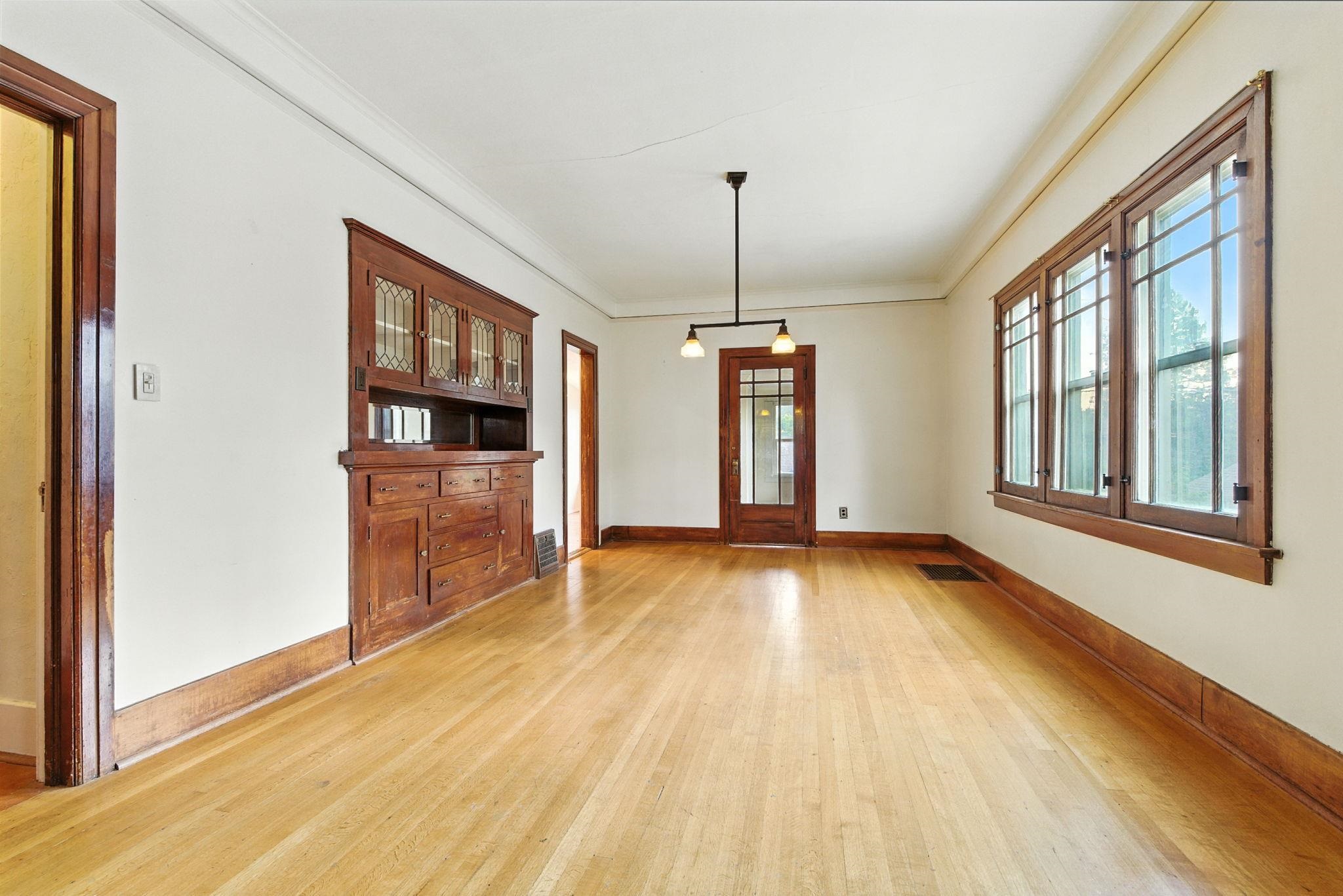 817 W 12th Ave