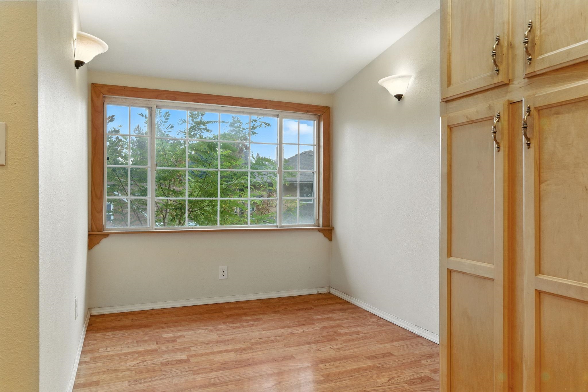 817 W 12th Ave