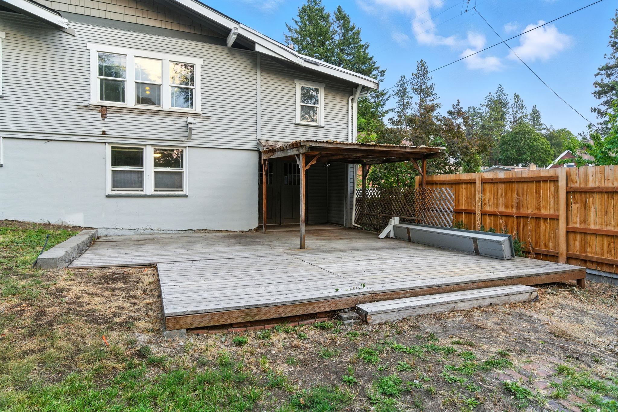 817 W 12th Ave