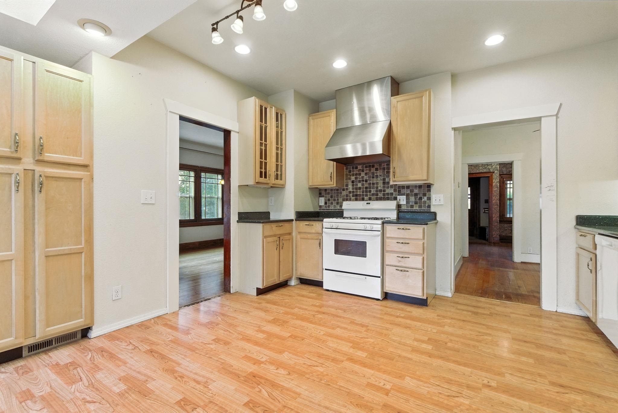817 W 12th Ave