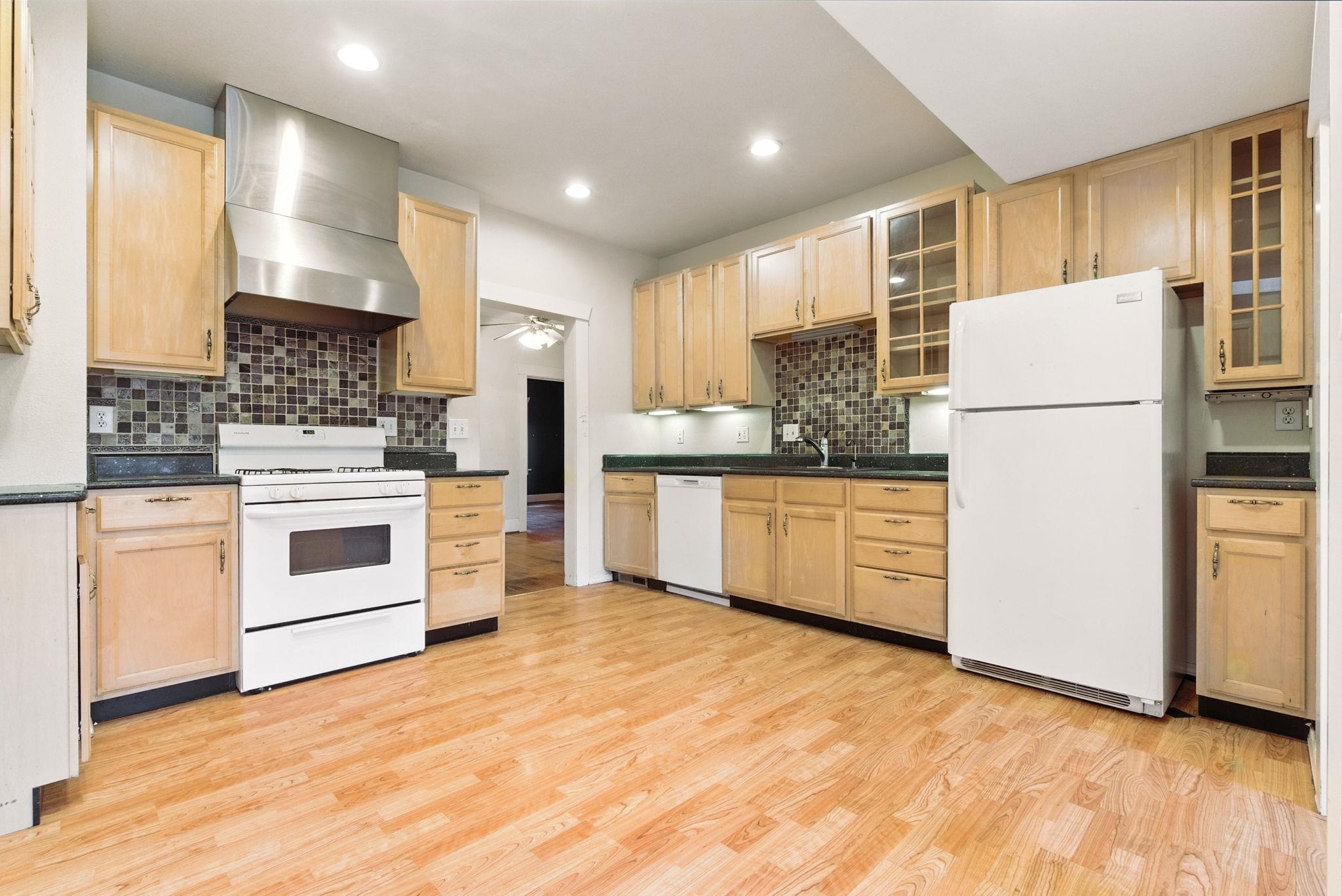 817 W 12th Ave