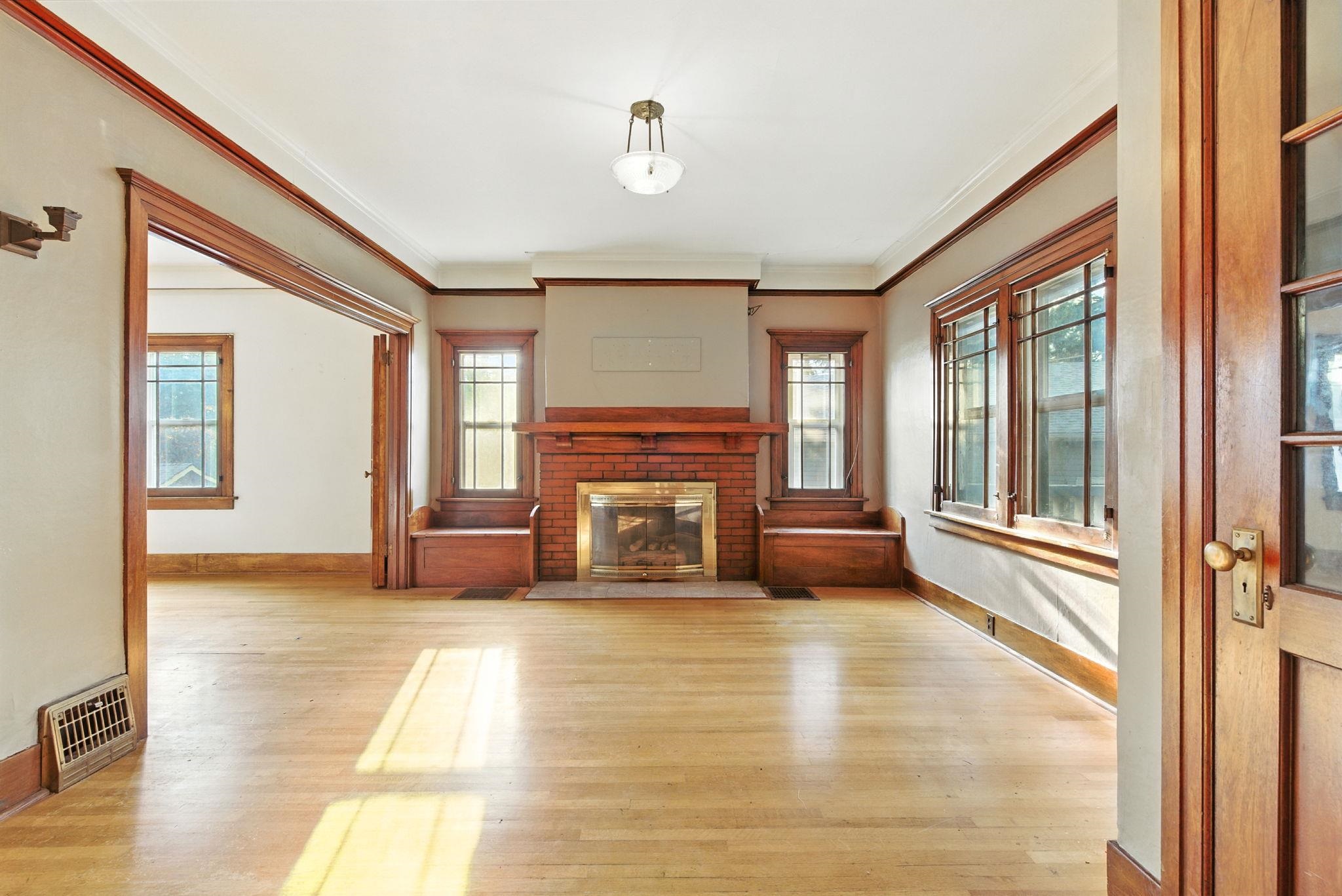 817 W 12th Ave