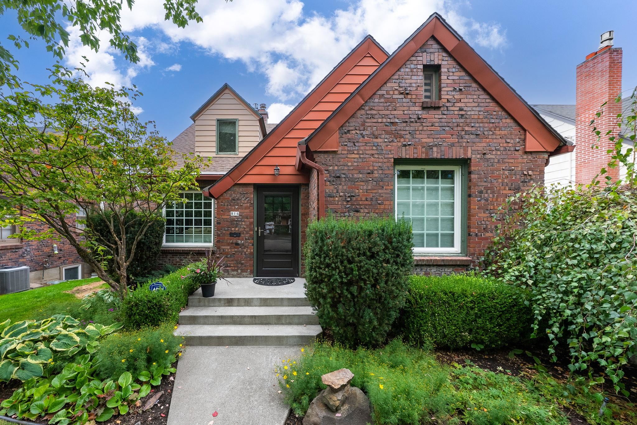814 W 27th Ave