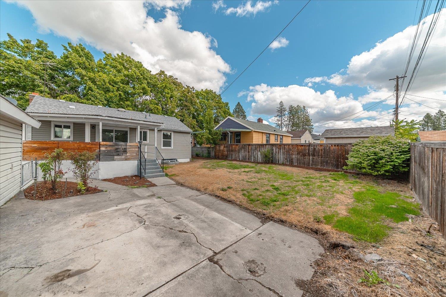 2721 W Lacrosse Ave