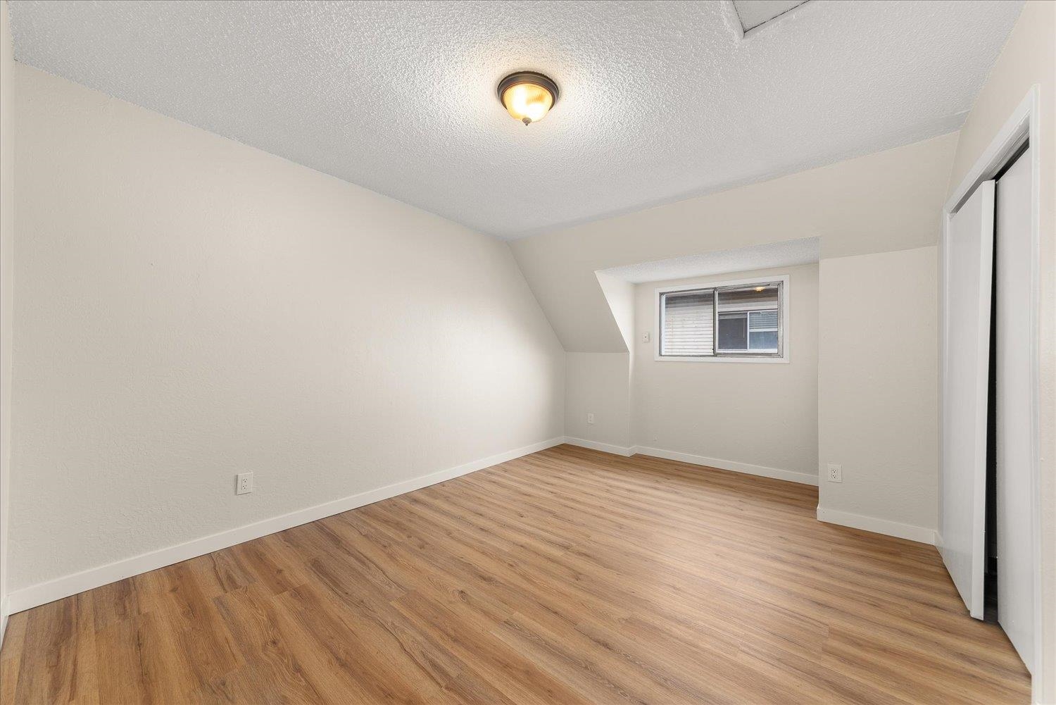 417/419 E MONTGOMERY Ave