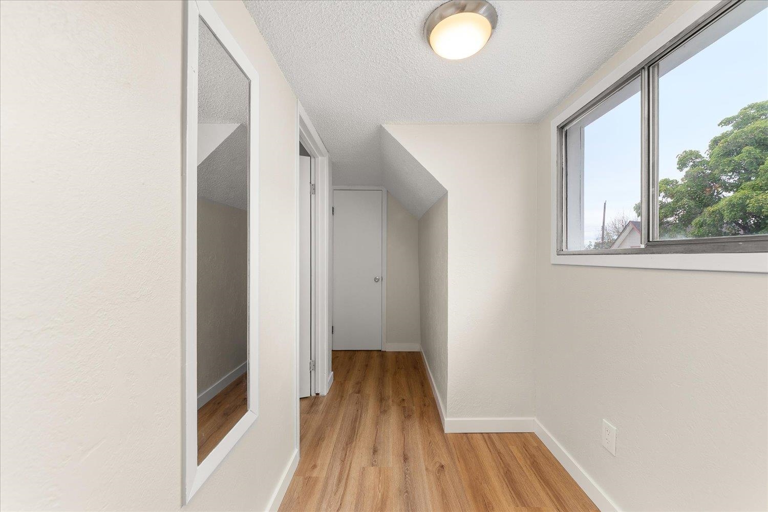 417/419 E MONTGOMERY Ave