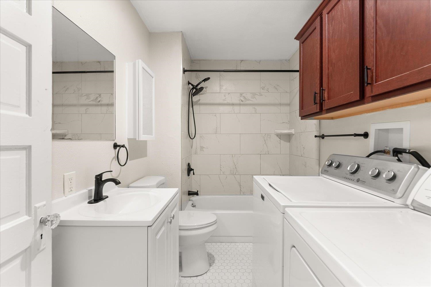 417/419 E MONTGOMERY Ave