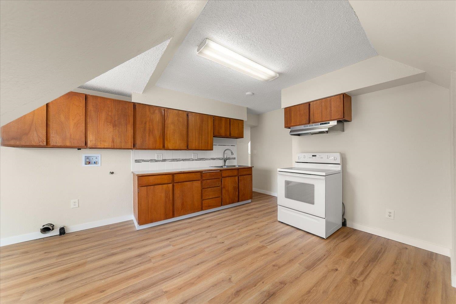 417/419 E MONTGOMERY Ave