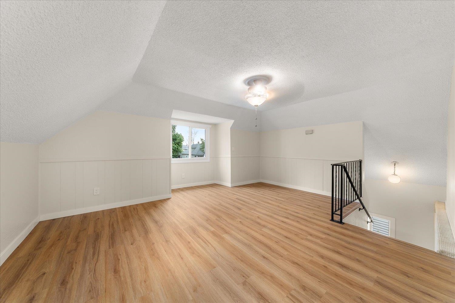 417/419 E MONTGOMERY Ave