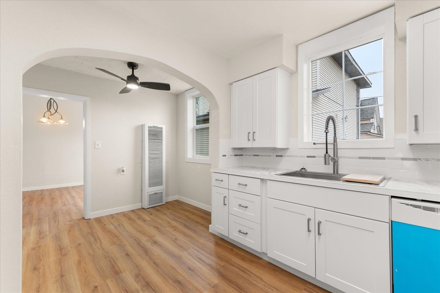 417/419 E MONTGOMERY Ave