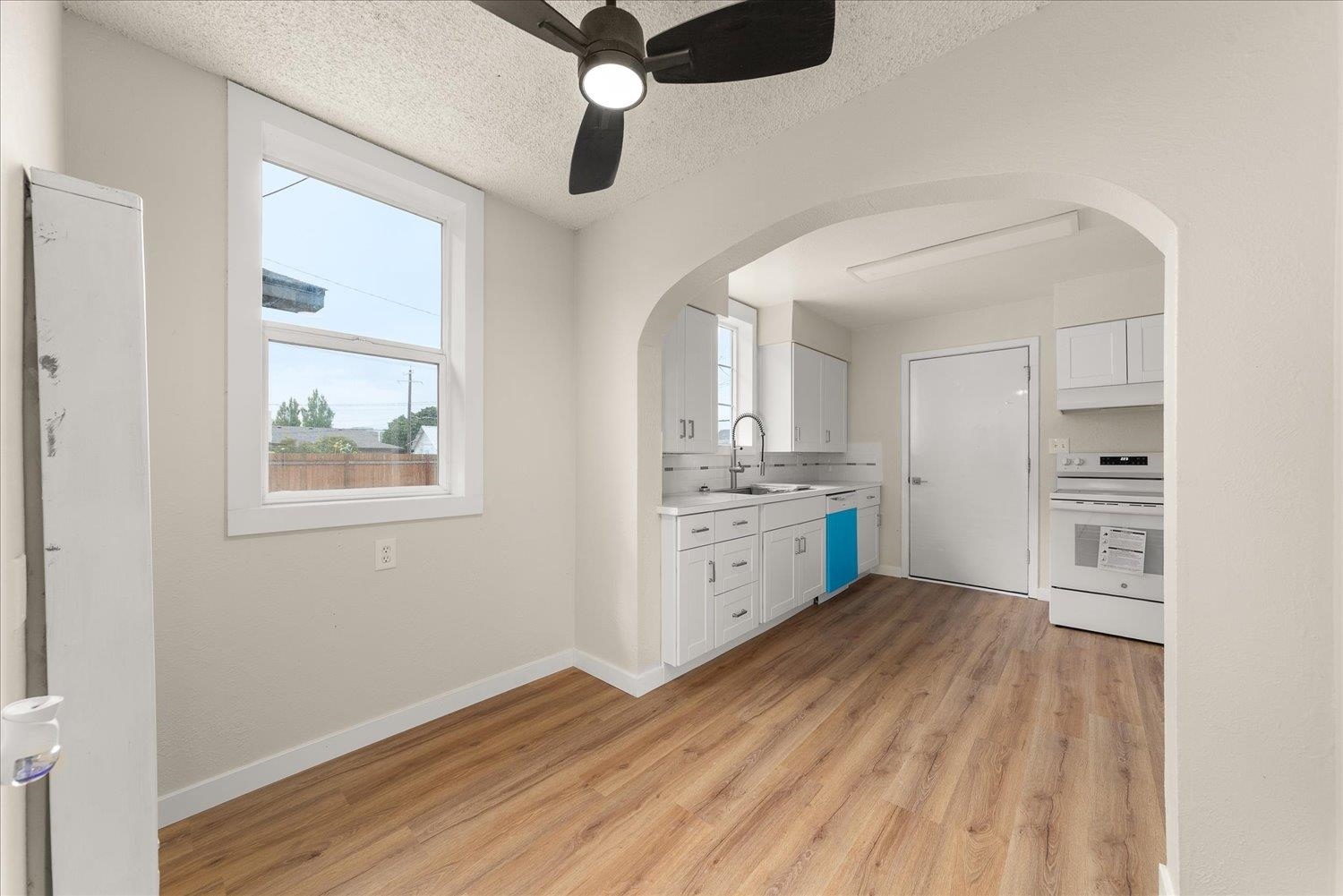 417/419 E MONTGOMERY Ave