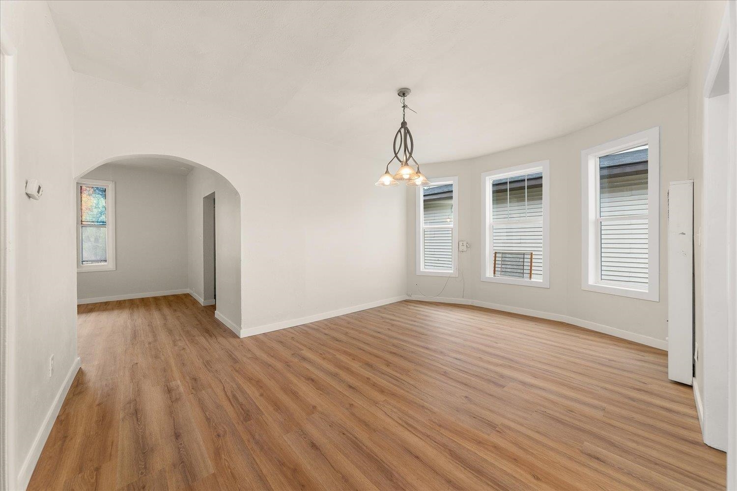 417/419 E MONTGOMERY Ave
