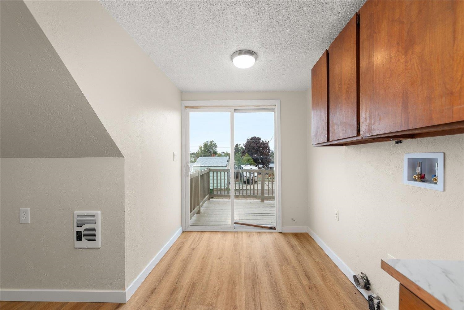 417/419 E MONTGOMERY Ave