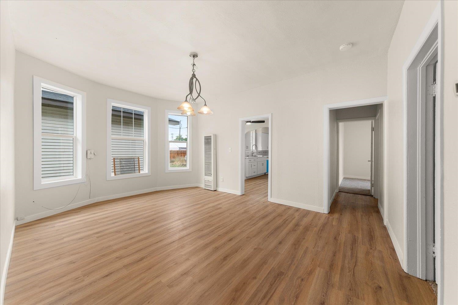 417/419 E MONTGOMERY Ave
