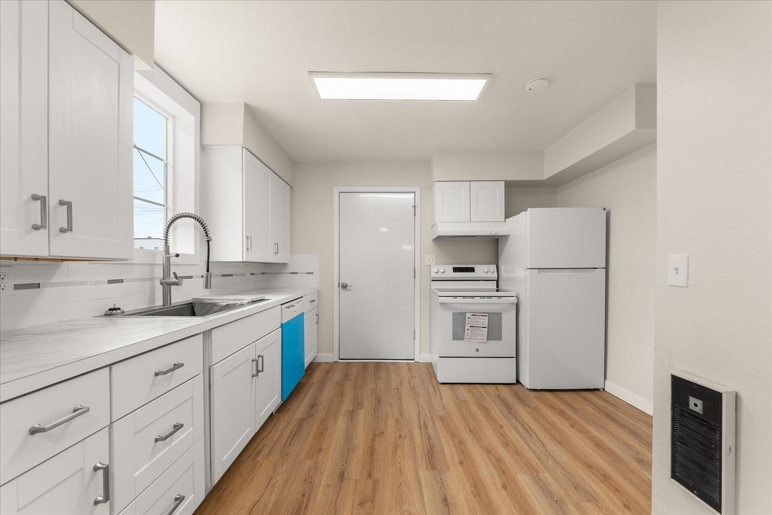417/419 E MONTGOMERY Ave