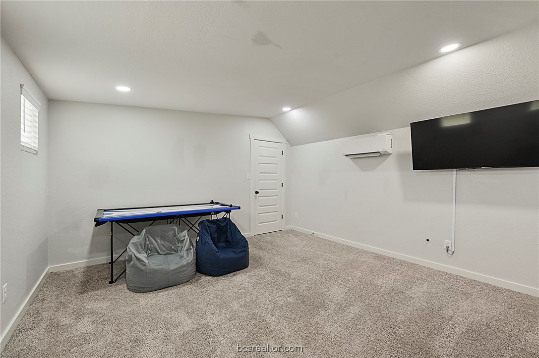 11027 Oak Lake Road