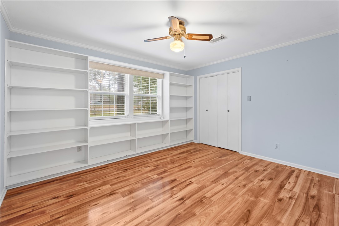 20024 Lakeshore Dr.