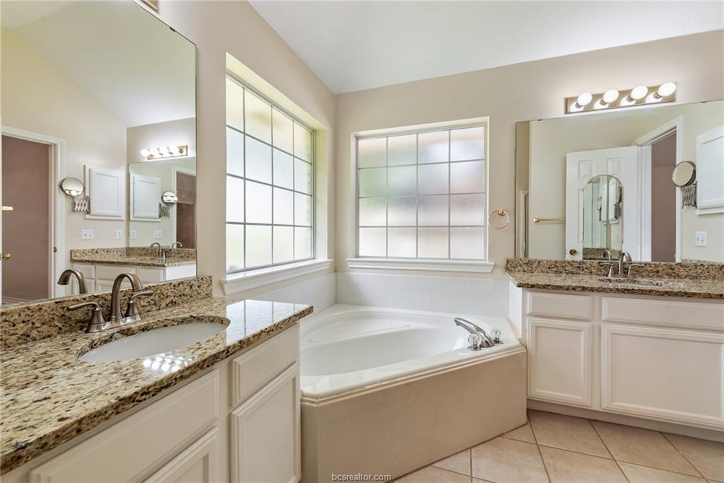1732 Purple Martin Cove