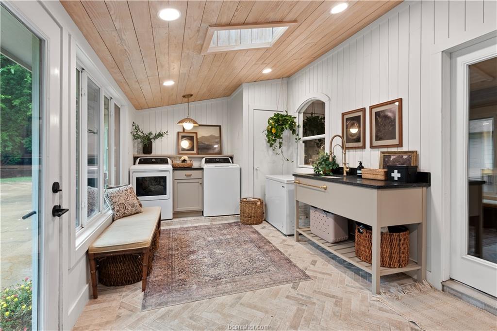 3613 Sunnybrook Lane