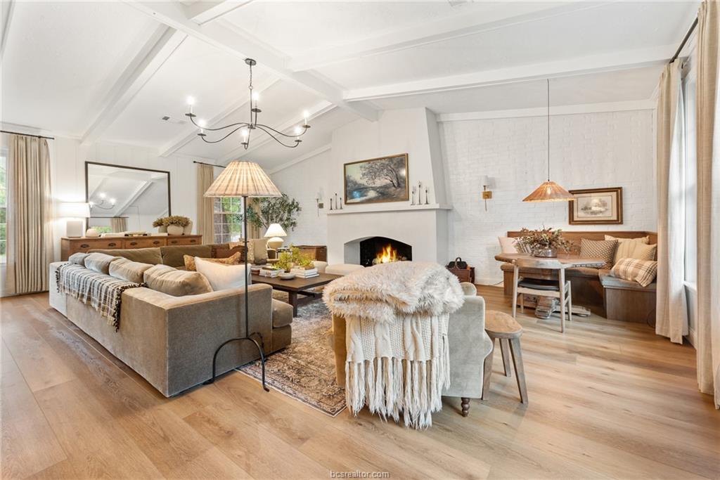 3613 Sunnybrook Lane