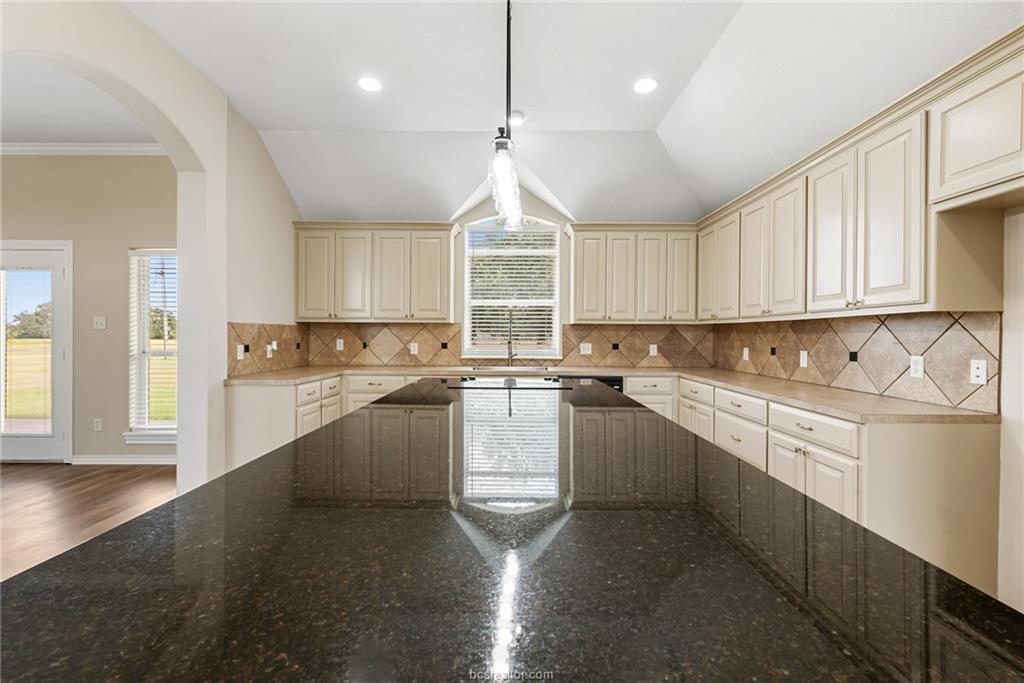 6100 Whitetail Lane