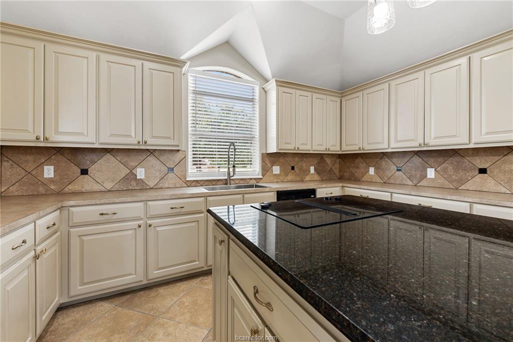 6100 Whitetail Lane