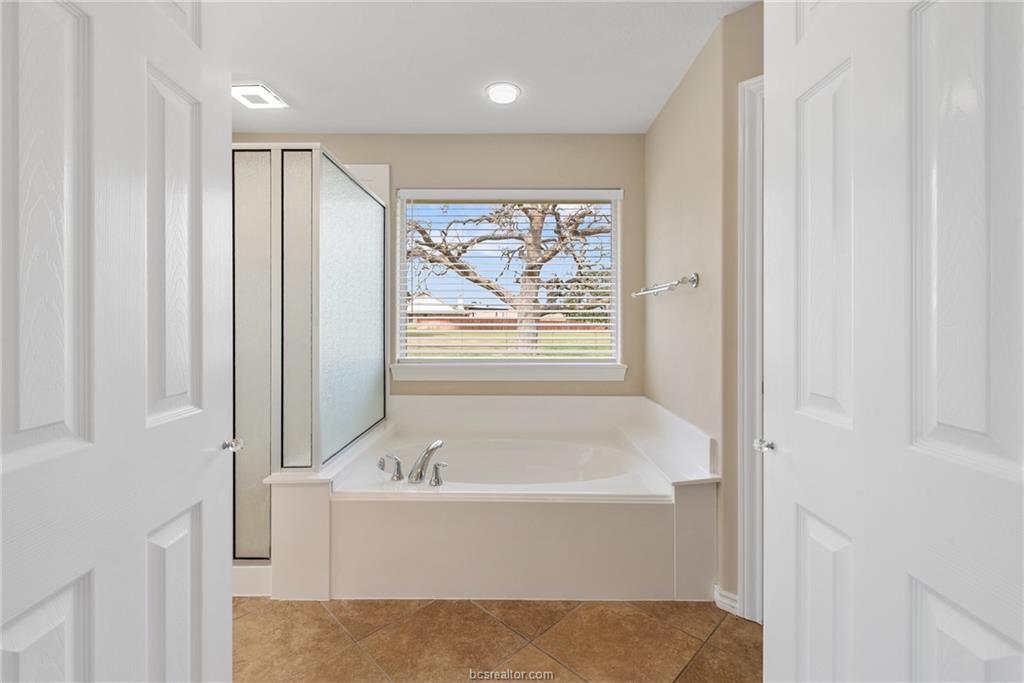6100 Whitetail Lane