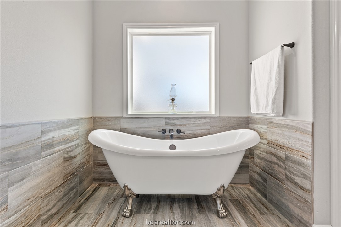 9066 King Oaks Drive