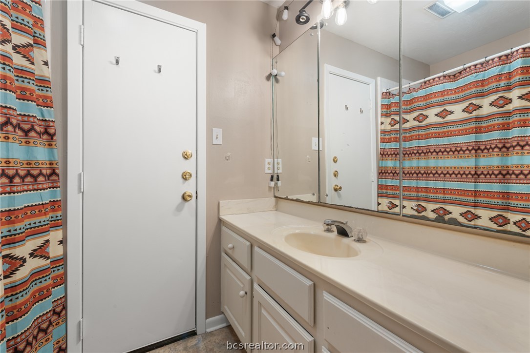 2900 Broadmoor Drive