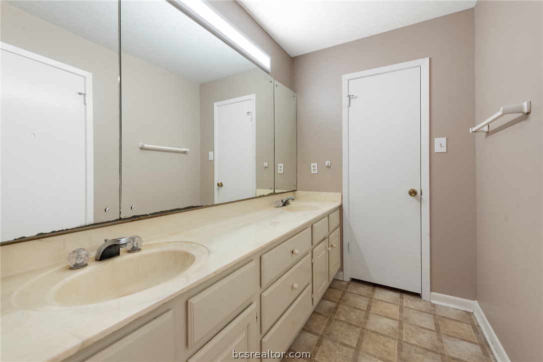 2900 Broadmoor Drive
