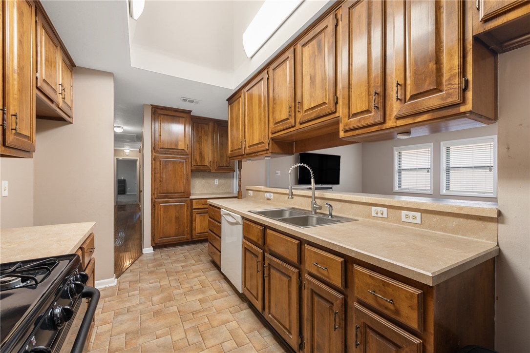 2900 Broadmoor Drive