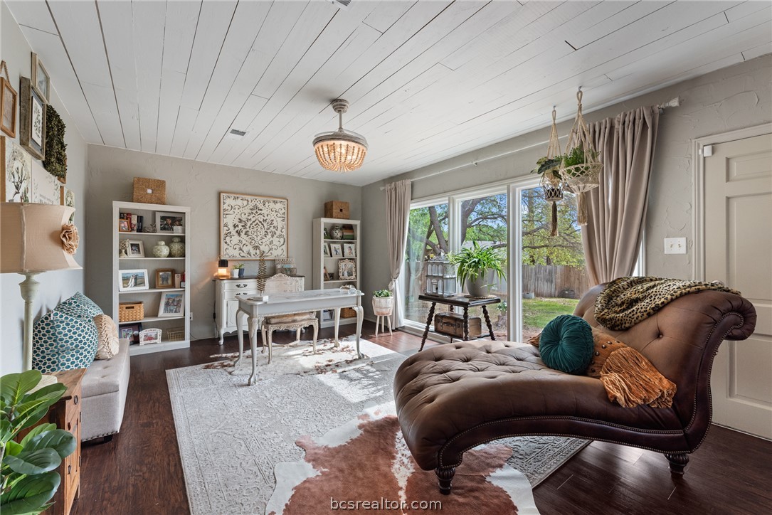 2512 Towering Oaks Drive