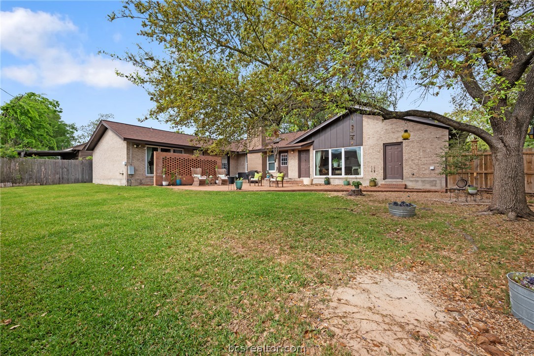 2512 Towering Oaks Drive