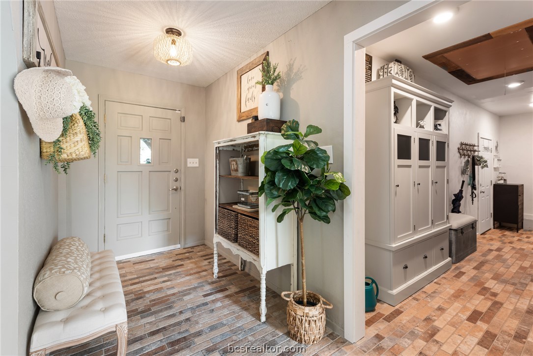 2512 Towering Oaks Drive