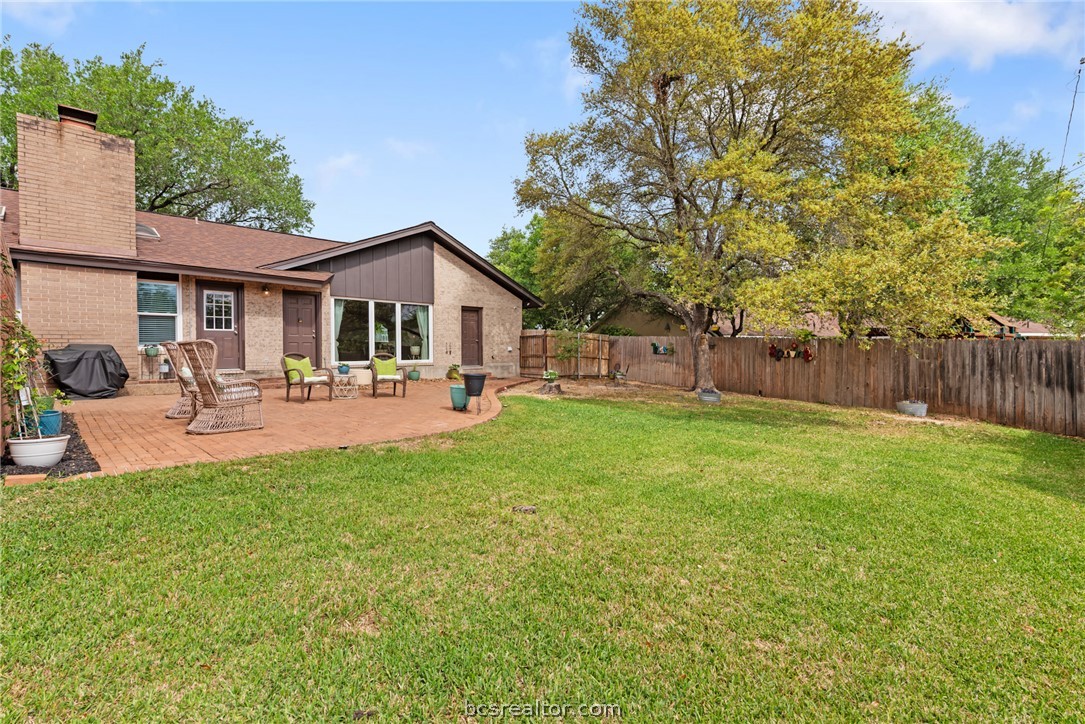 2512 Towering Oaks Drive