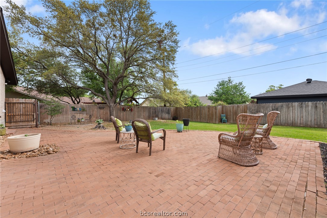 2512 Towering Oaks Drive