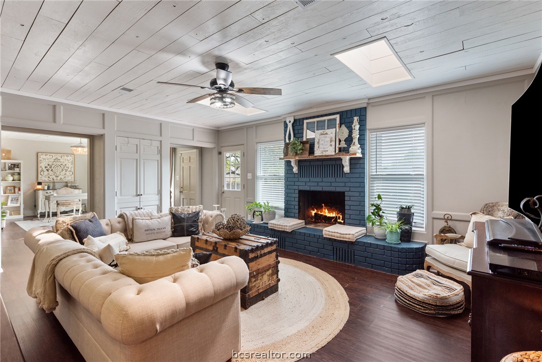 2512 Towering Oaks Drive
