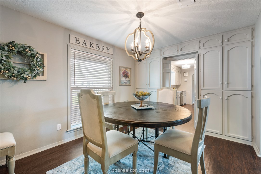 2512 Towering Oaks Drive
