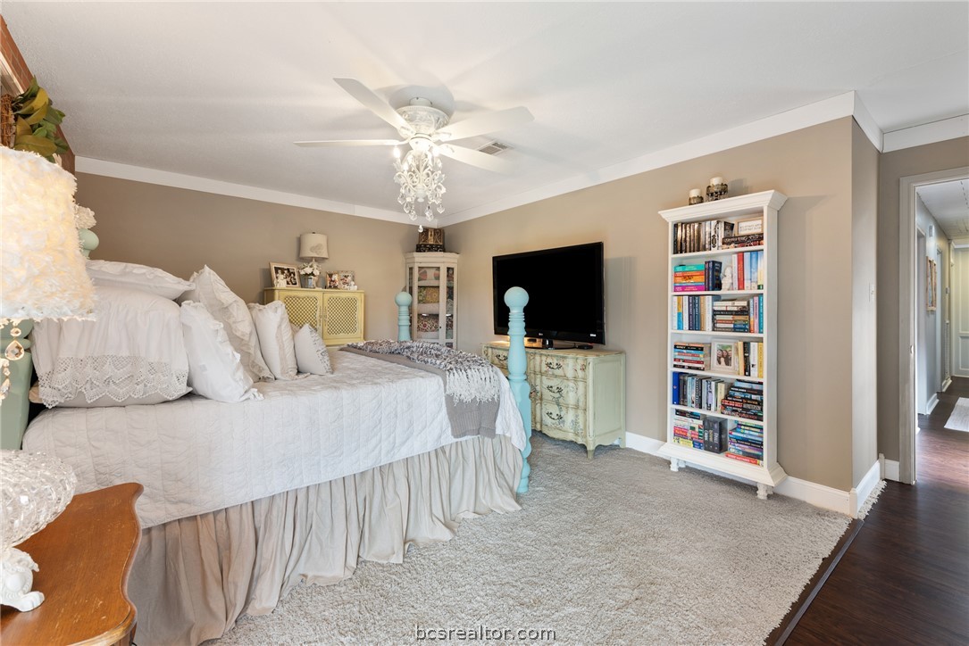 2512 Towering Oaks Drive