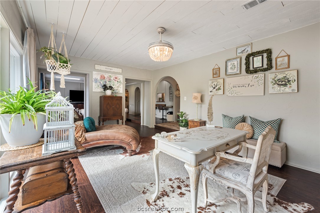 2512 Towering Oaks Drive