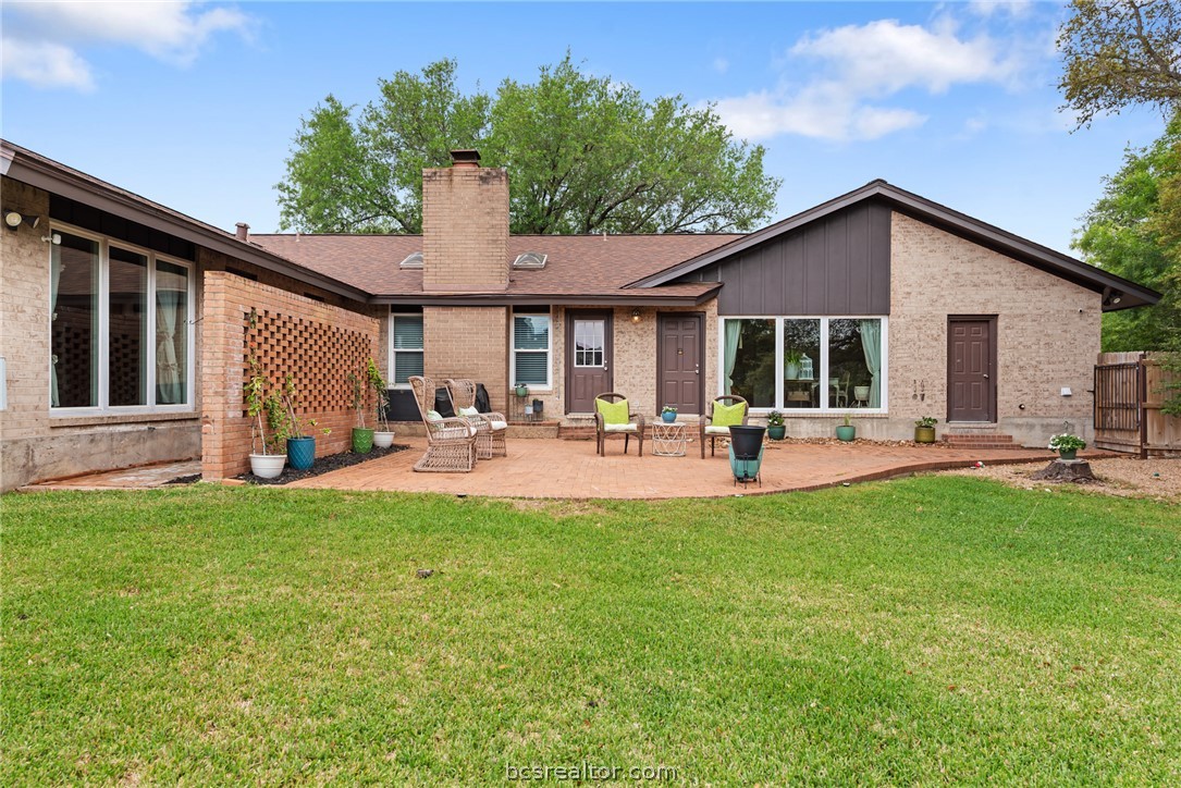 2512 Towering Oaks Drive