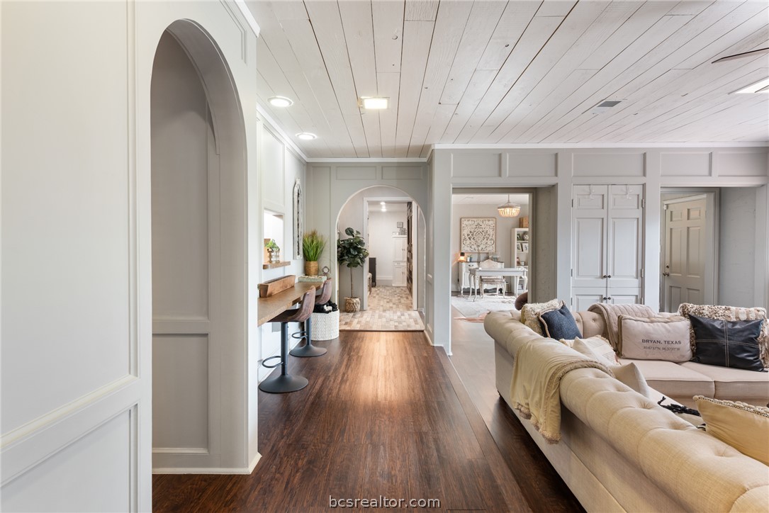 2512 Towering Oaks Drive