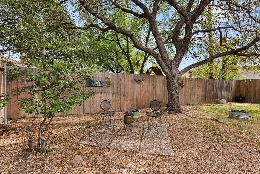 2512 Towering Oaks Drive