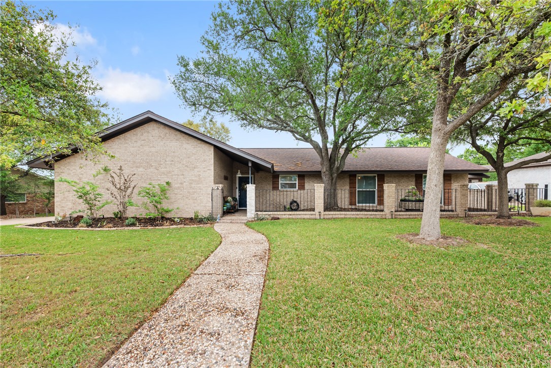 2512 Towering Oaks Drive