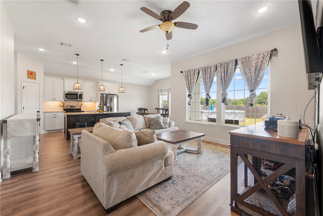 401 Brazos Bend