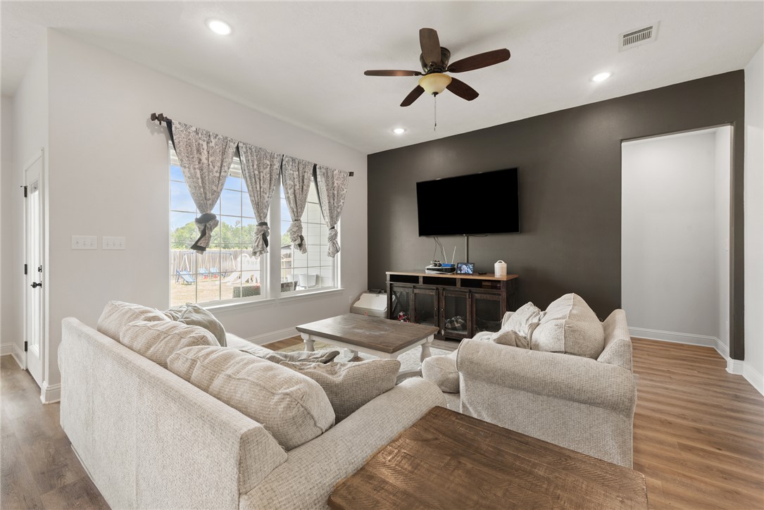 401 Brazos Bend