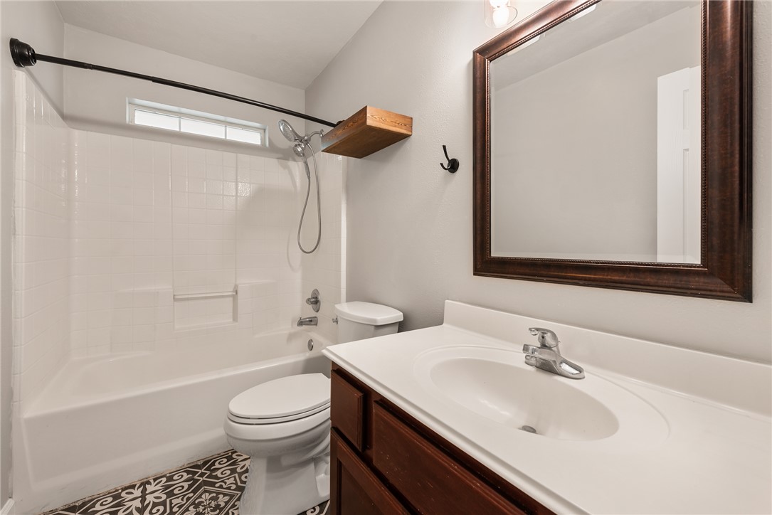1204 Harrisonburg Lane