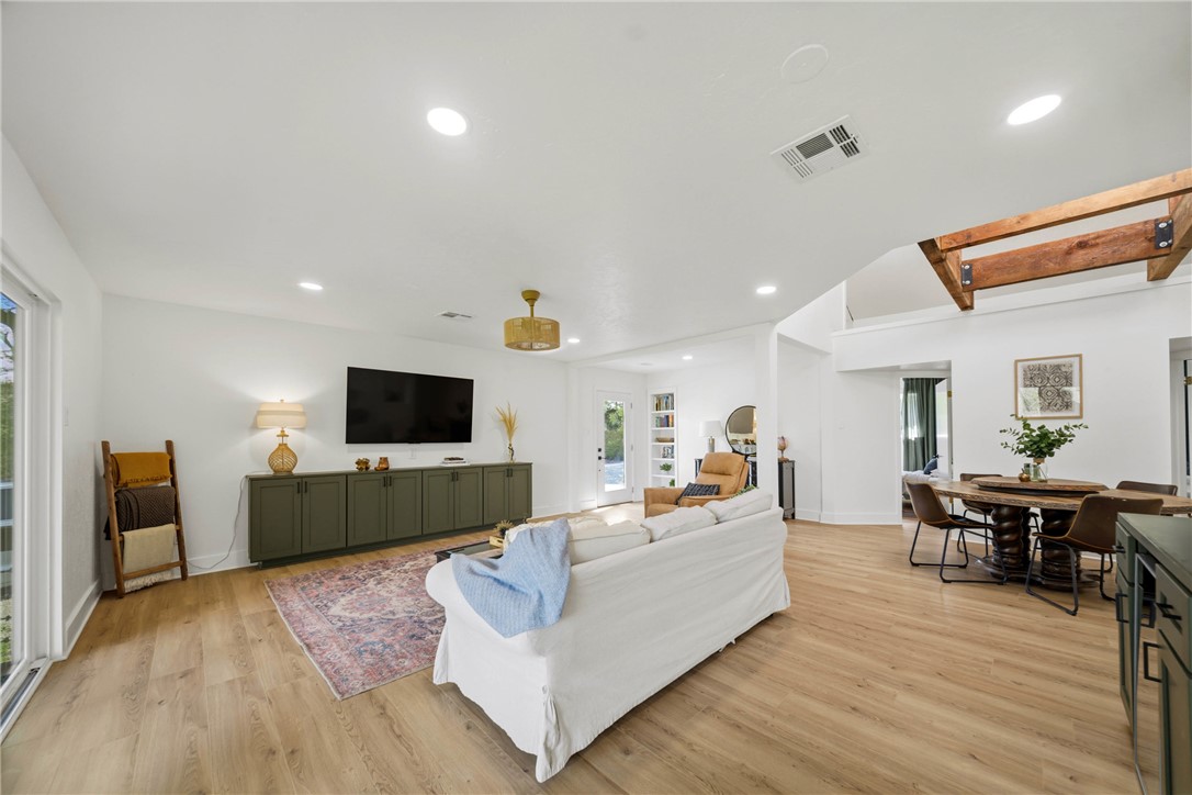 8052 Perry Lane