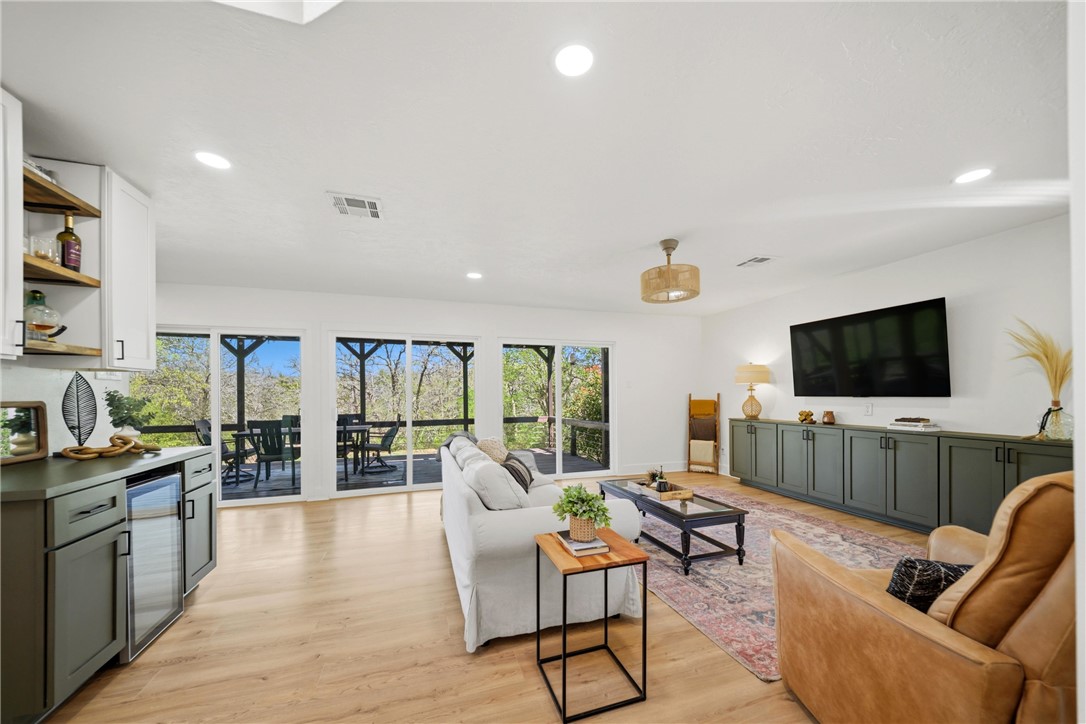 8052 Perry Lane