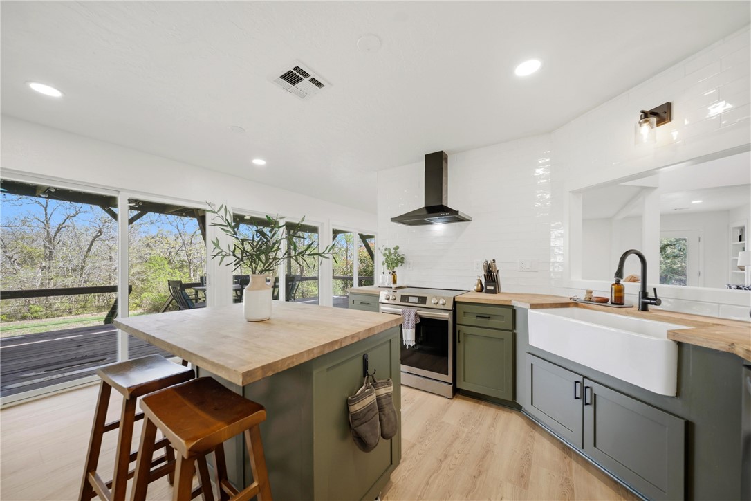8052 Perry Lane